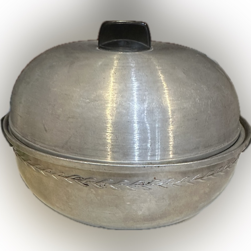 VTG WEST BEND SERVING OVEN BUN ROLL BREAD WARMER ALUMINUM BAKELITE VENTED HANDLE